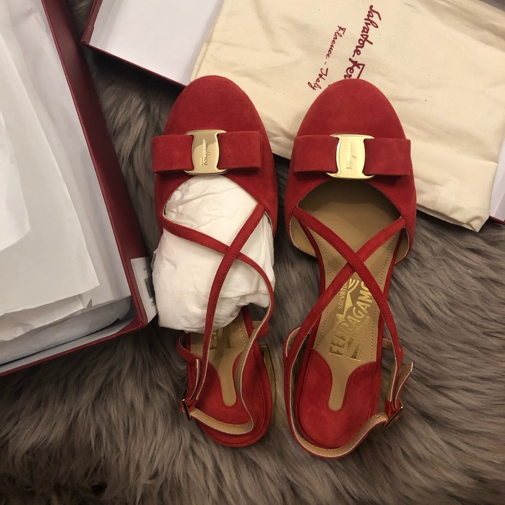 Salvatore Ferragamo Felma Round Toe AngleStrap,US7